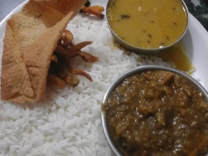 A plate of cooked white rice with the grains separate.